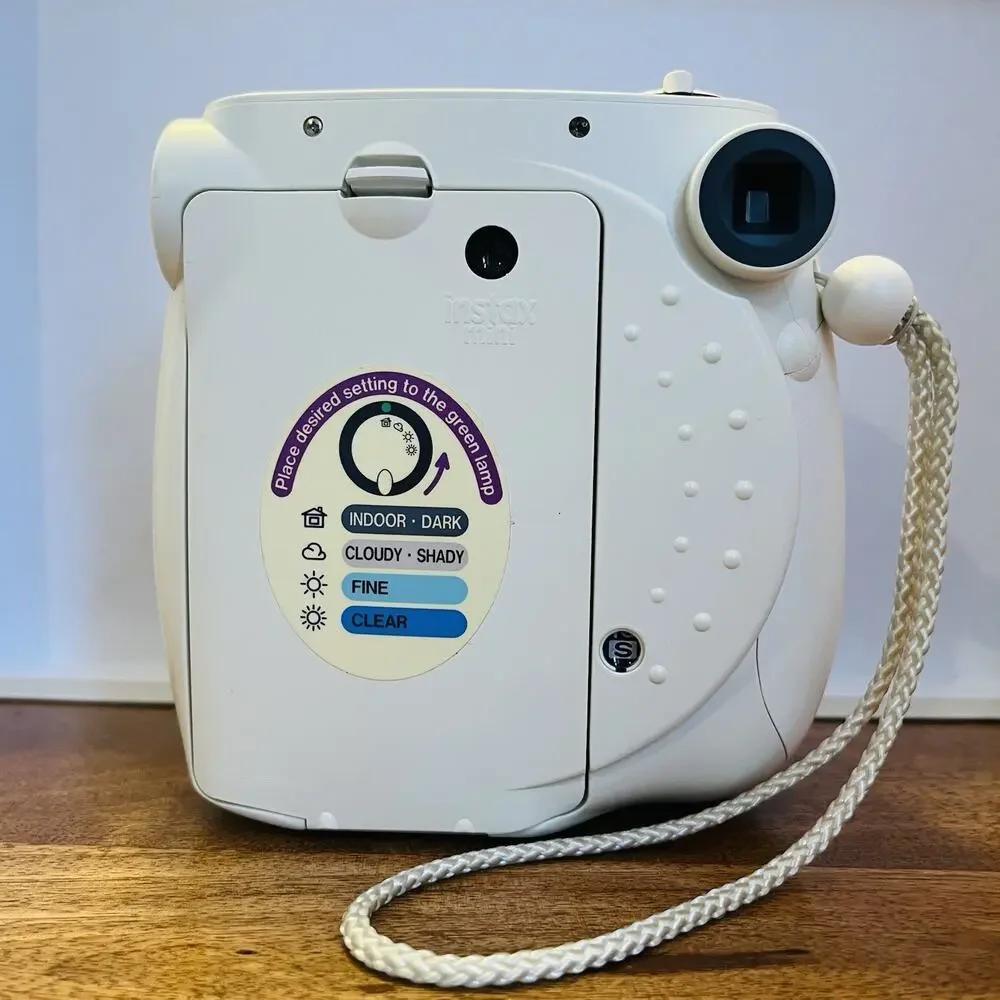 FUJIFILM Instax Mini 7S Instant Film Camera White - FOR PARTS/REPAIR